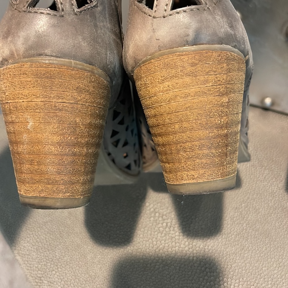 Laser cut distressed booties - Picture 5 of 8